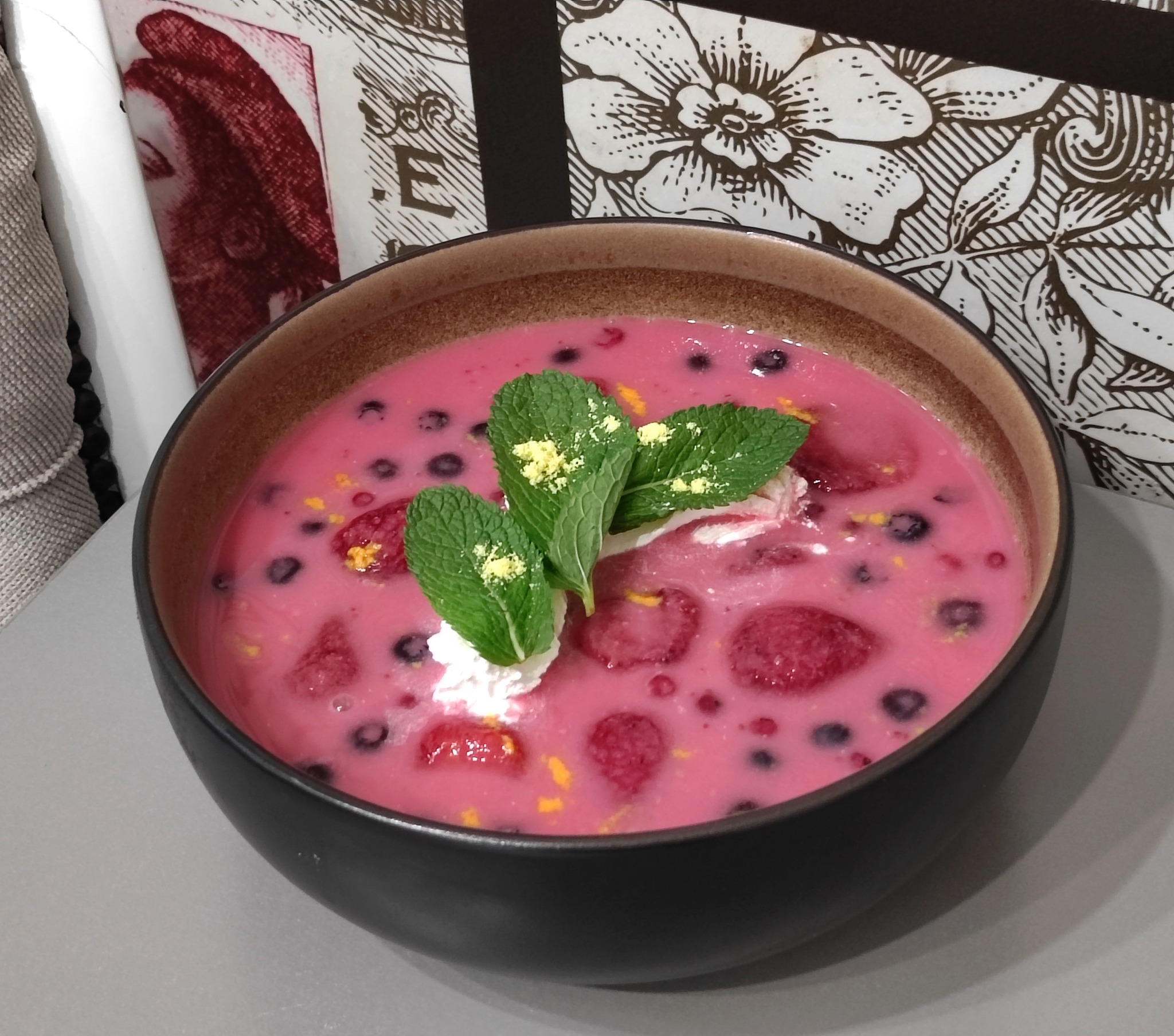 Erdei gyümölcs leves