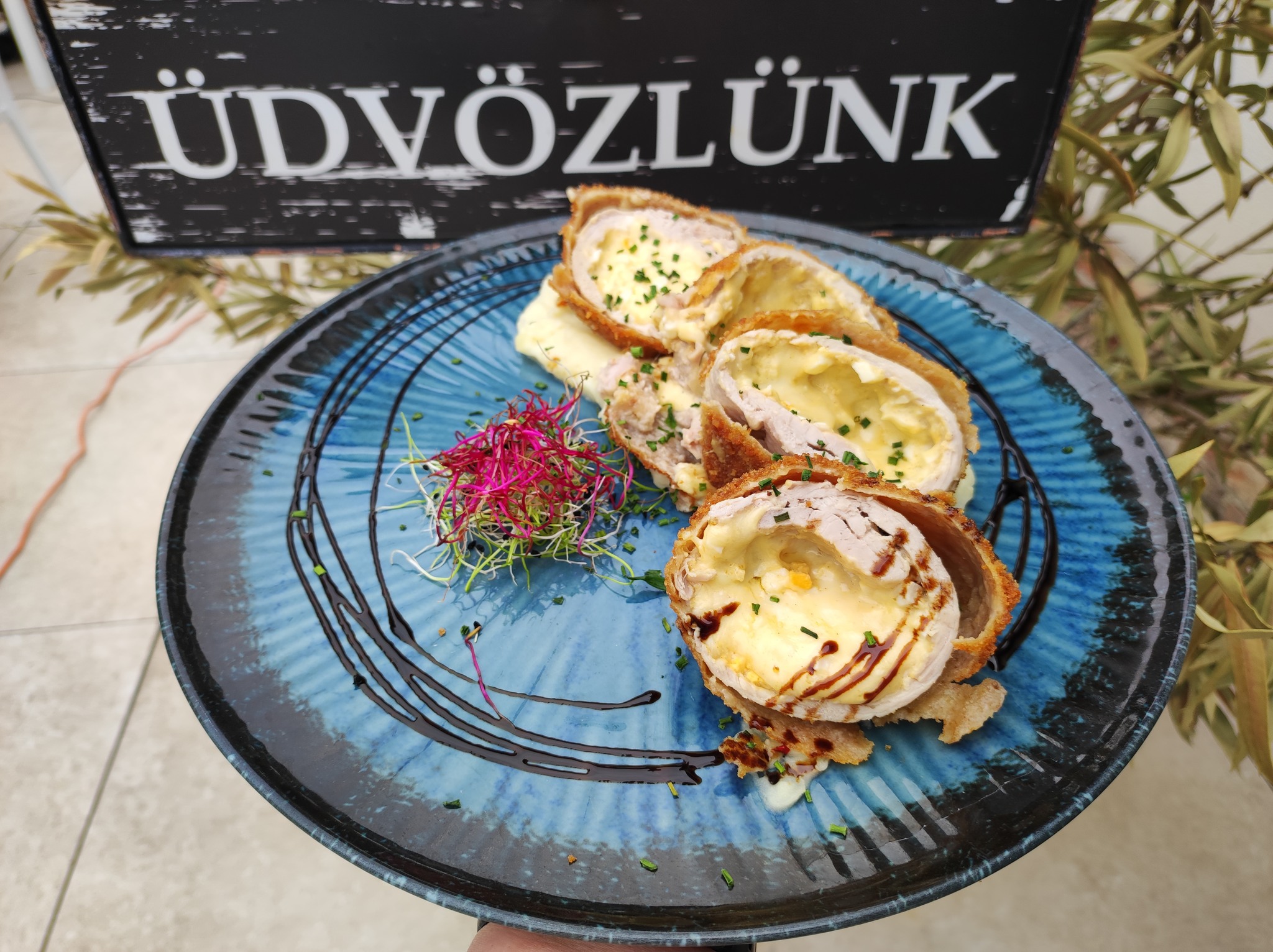 Sertéskaraj tojással töltve pürével